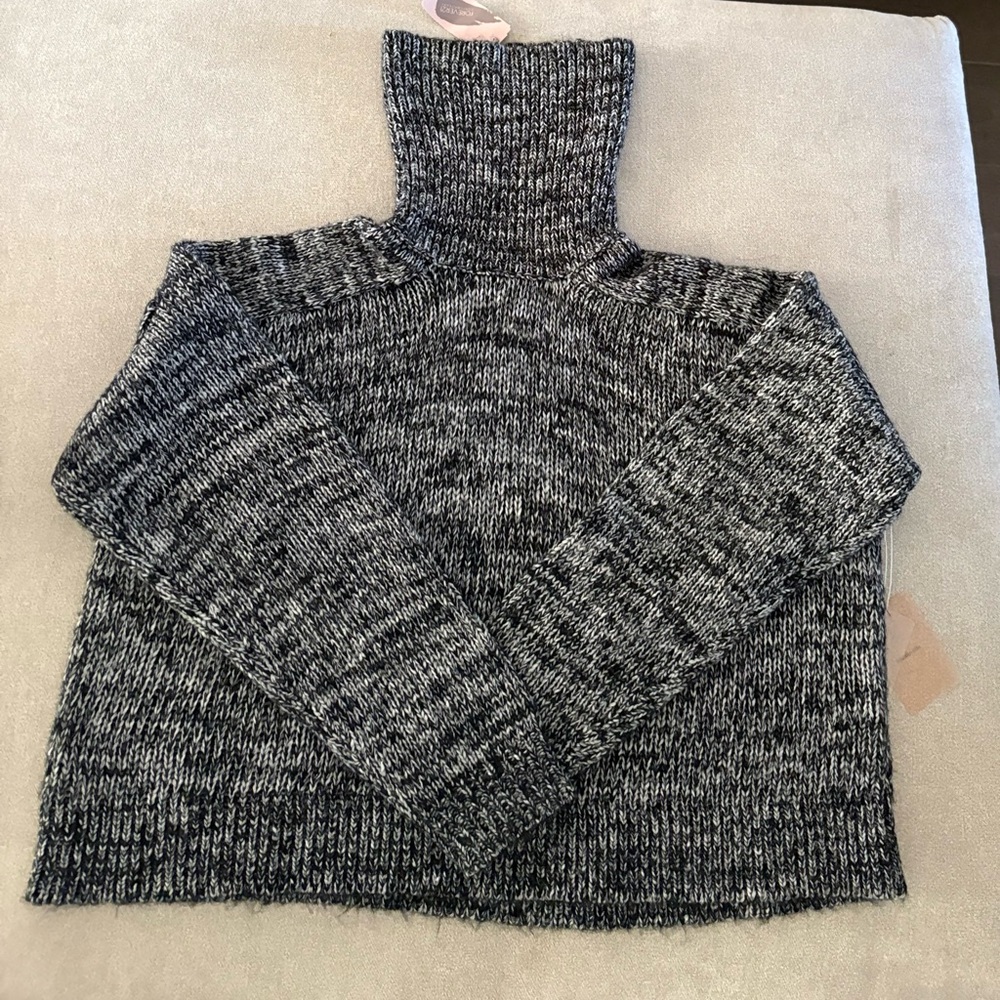 NWT Marled Black and Gray Turtleneck Sweater by Forever 21 - Picture 4 of 6